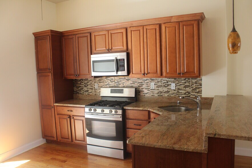 Kitchen - 910 S 21st St