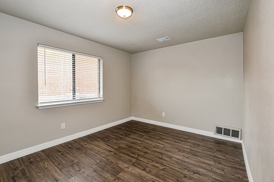 Building Photo - 7410 Aberdeen Dr