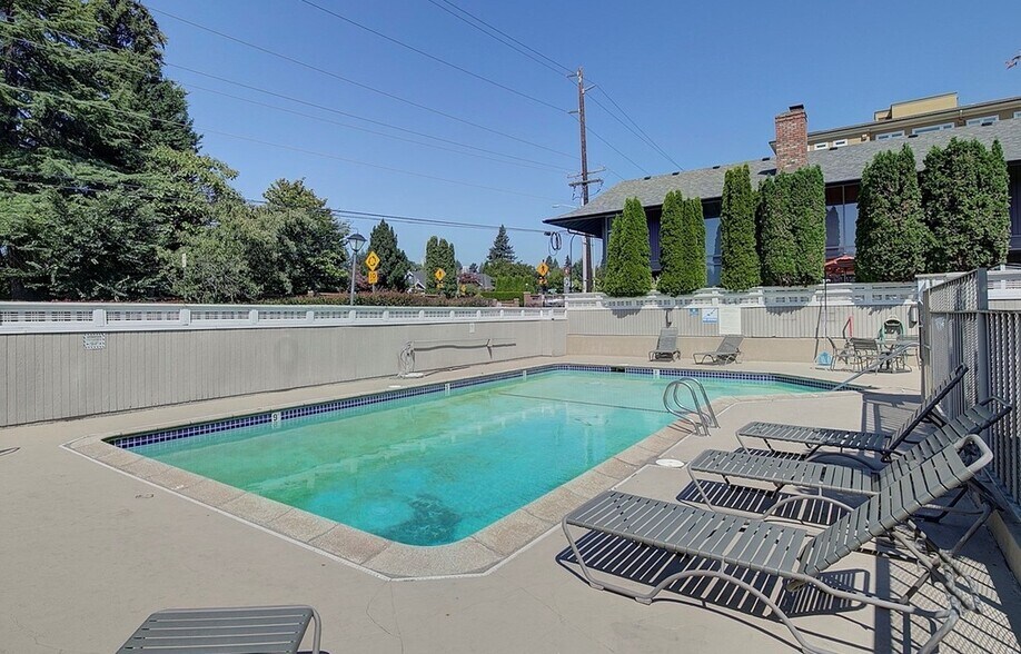 Building Photo - 922 100th Ave NE