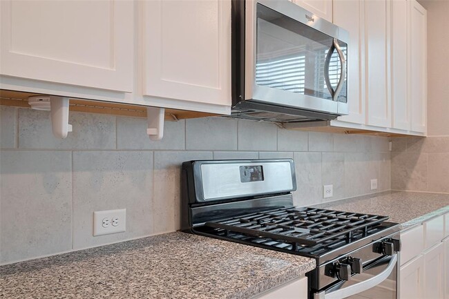Building Photo - 5011 Pine Ridge Knoll Ct