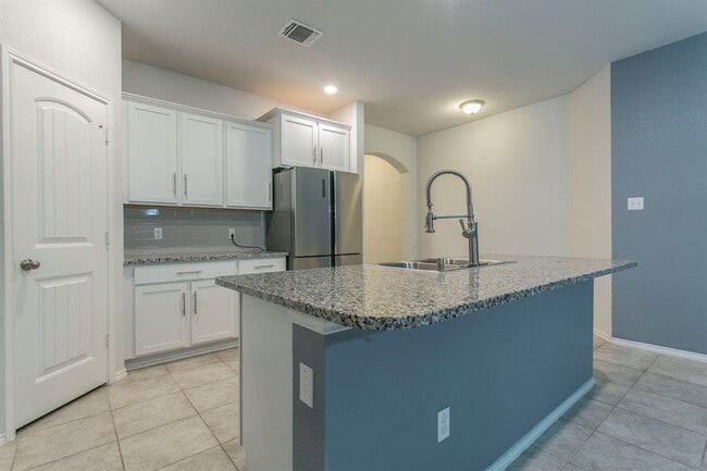 Building Photo - 117 Kinglet Dr