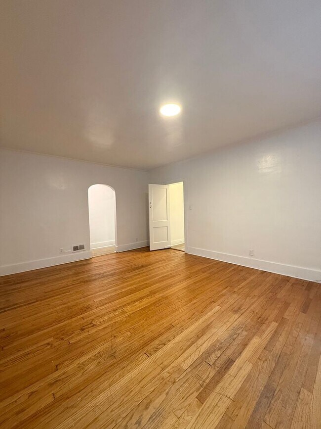 Building Photo - Charming Three Bedroom! Available Now!