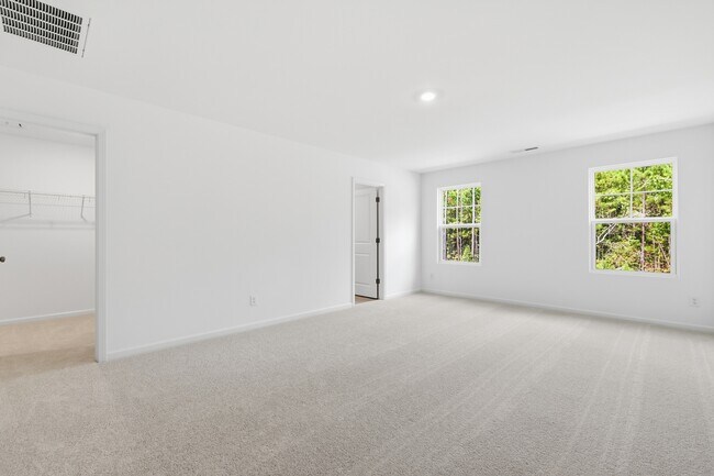 Building Photo - 216 Deercroft Dr