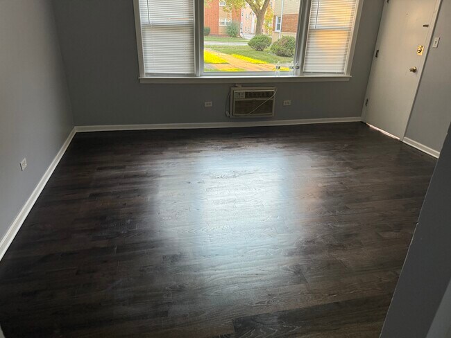 Building Photo - 14141 S School St