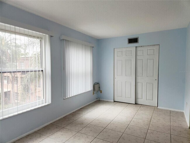 Building Photo - 2457 Ecuadorian Way