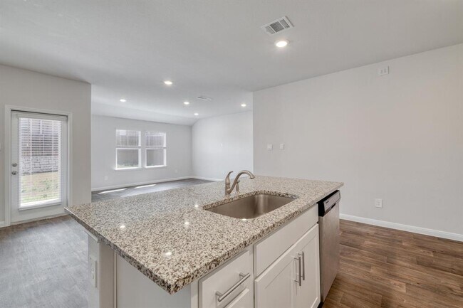 Building Photo - 109 Bethpage Dr