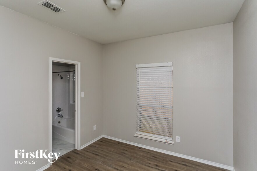 Building Photo - 1521 Vista Ridge Dr