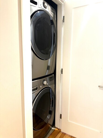 Building Photo - 3912 Utica St