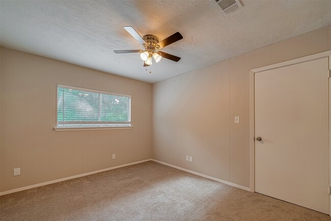 Building Photo - 505 Stoneledge Dr