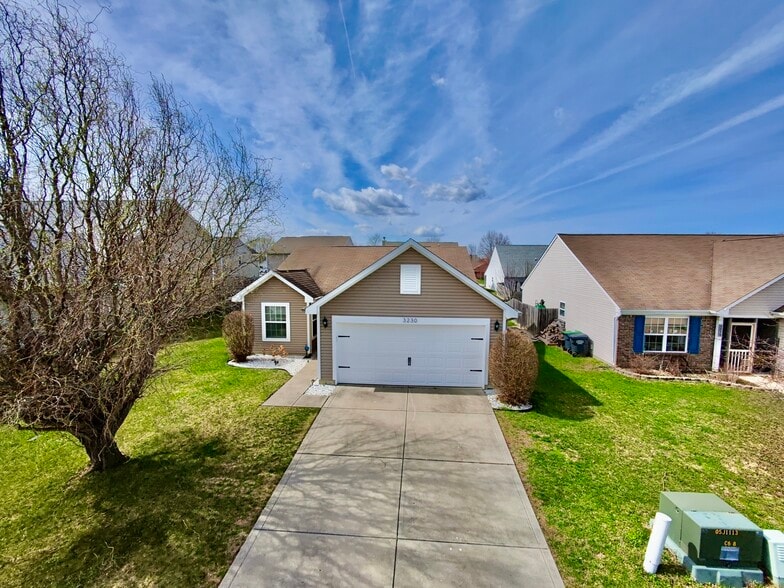 Building Photo - 3230 Monterey Dr