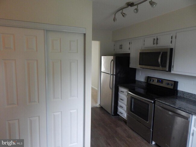 Building Photo - 801 Stony Creek Ct