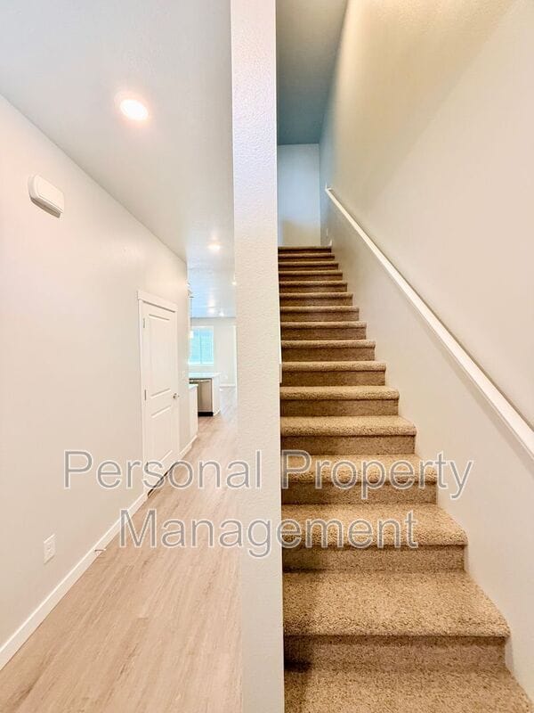 Building Photo - 417 NE Repass Rd