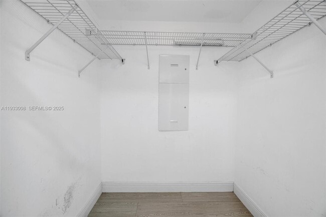 Building Photo - 951 Brickell Ave