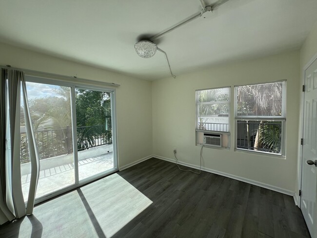 Building Photo - 1709 Mercer Ave