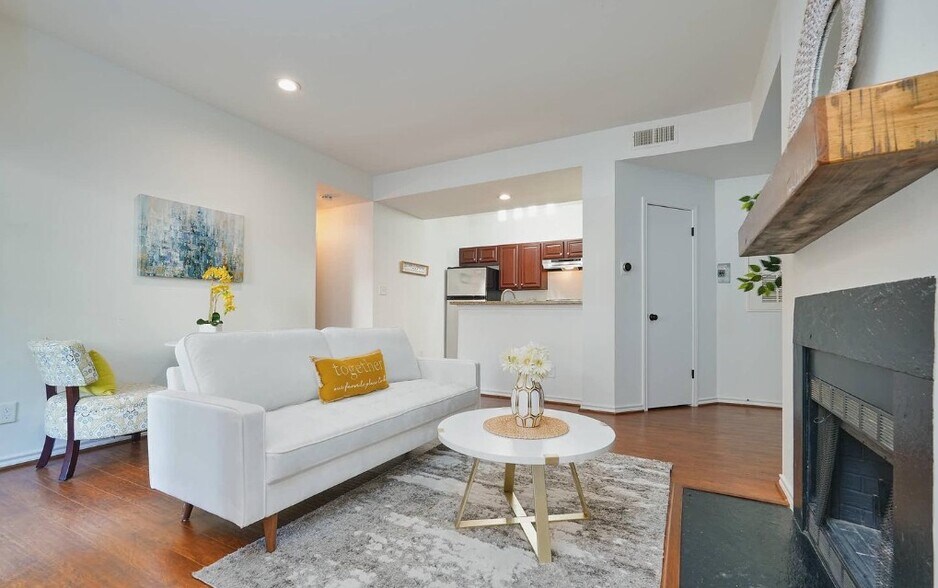 Building Photo - 3922 Penderview Dr