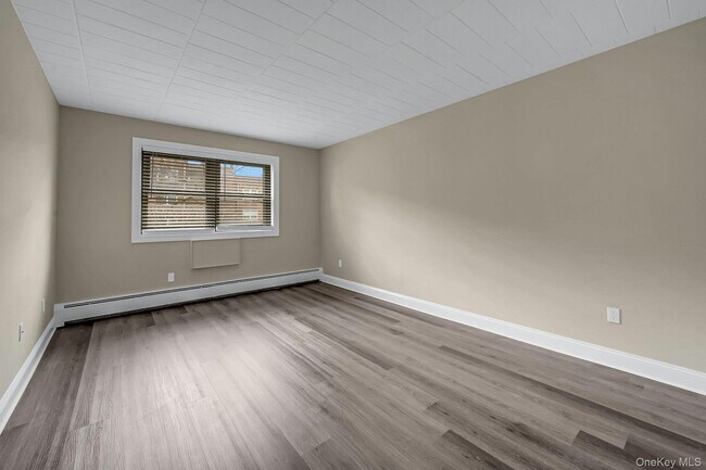 Building Photo - 505 White Plains Rd