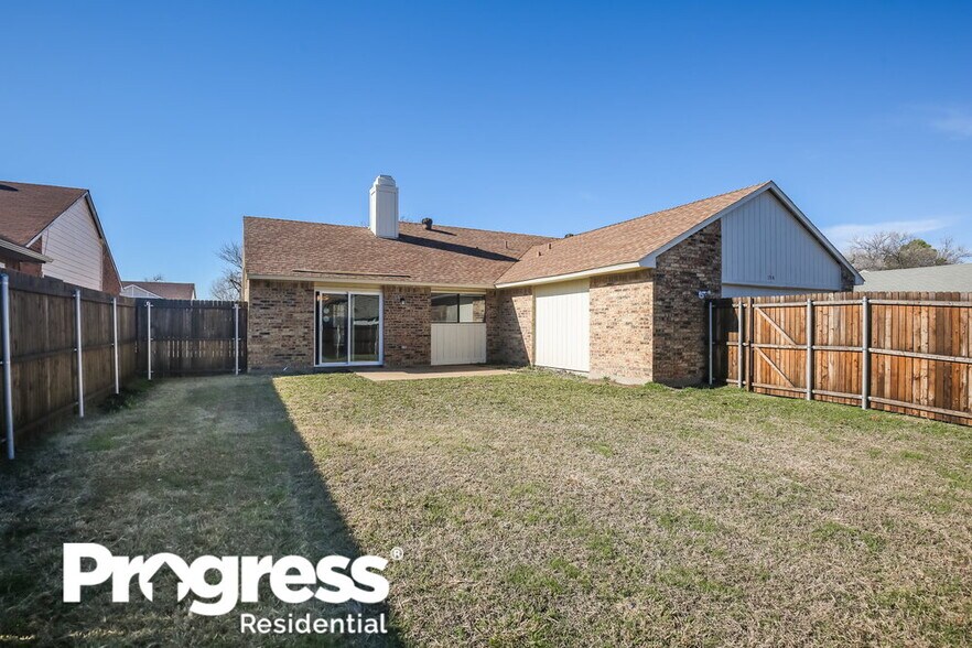 Building Photo - 1514 Chablis St