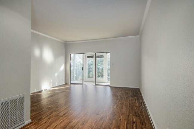 Building Photo - 2400 N Braeswood Blvd