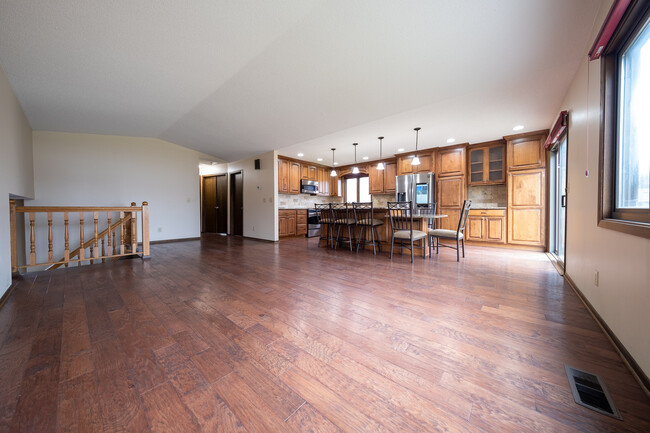 Building Photo - 1417 Raleigh Dr