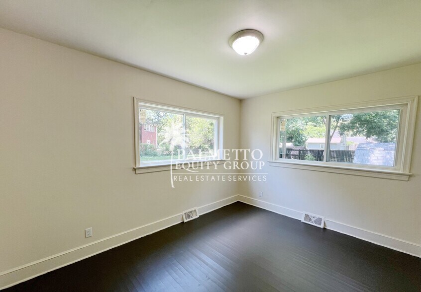 Building Photo - 405 Richardson Ave