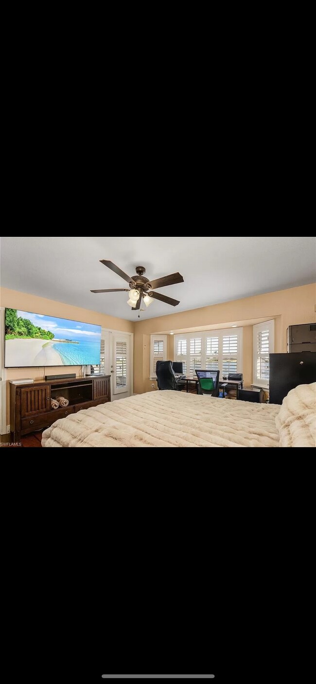 Building Photo - 403 SW 3rd Ct