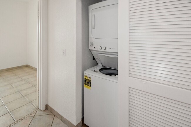 Building Photo - Long Term, Unfurnished Rental in Imperial ...