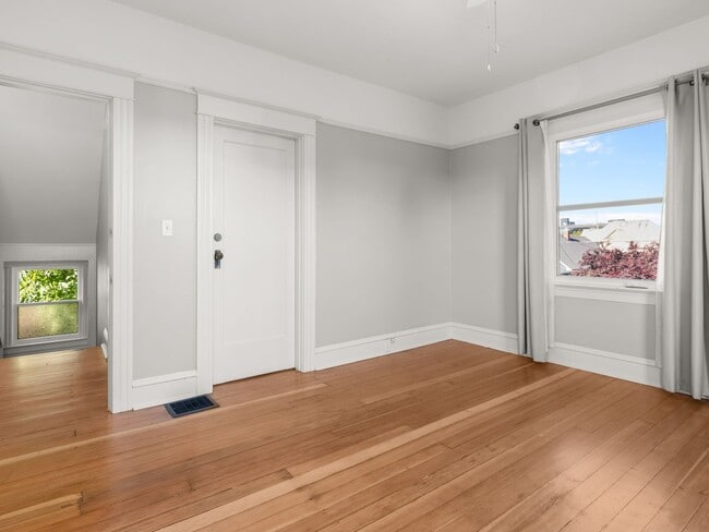 Building Photo - 5 bedroom, 2 bath in North Portland - Bois...