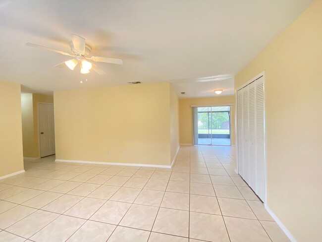 Building Photo - 3 Bed / 2 bath / 1 Car Garage Home with La...