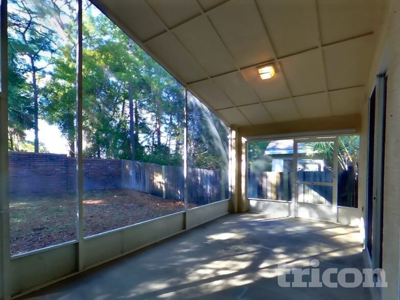 Building Photo - 545 Randon Terrace