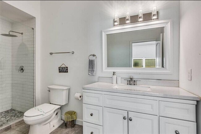 Building Photo - 4050 Washington Rd