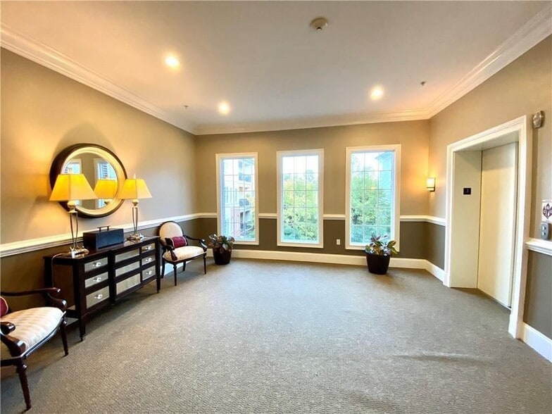 Building Photo - 3635 E Paces Cir