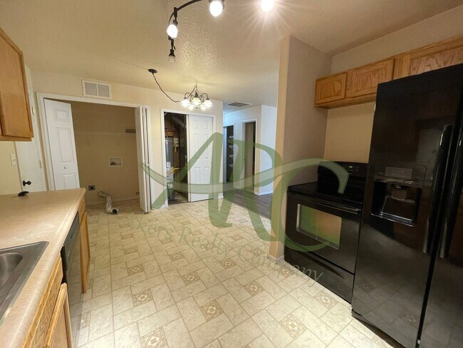 Building Photo - 746 S Legend Ln