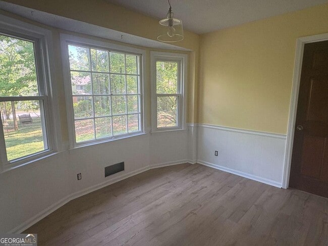Building Photo - 3988 Valley Park Dr SW