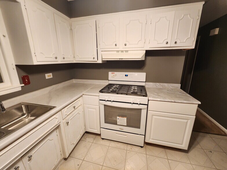 Building Photo - 289 Yates Ave