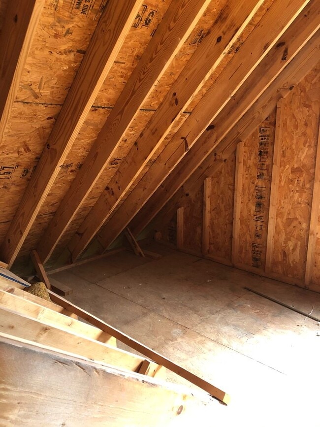 Building Photo - Stunning 4bdrm/2.5bth Home w/Loft Located in Chesterfield! Fenced in Backyard, 2 Car Garage, and ...