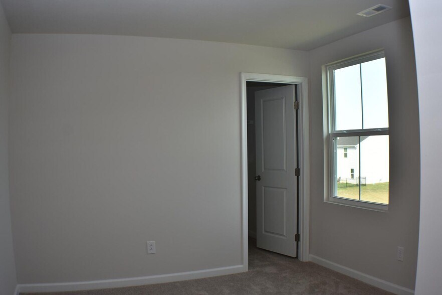 Building Photo - 9755 Oakgrove Dr
