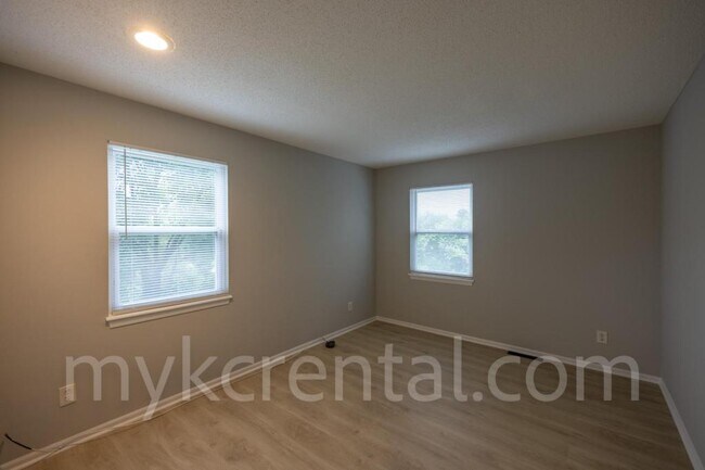 Building Photo - 6441 Hallet St
