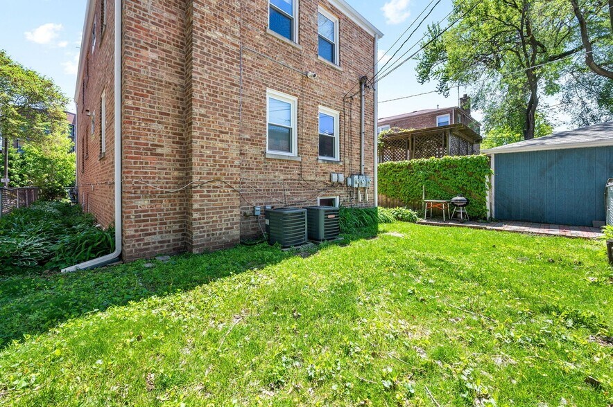 Building Photo - 318 Custer Ave