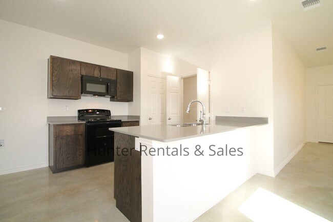 Building Photo - Exceptional 3 Bedroom Heights Duplex