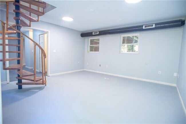 Building Photo - 405 S Mashburn Ave