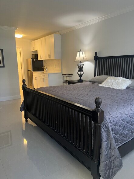 Building Photo - 303 Racquet Club Rd