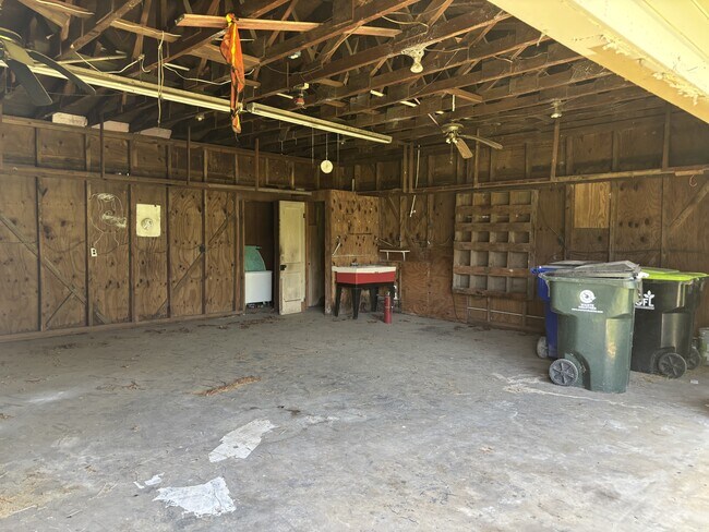 Building Photo - 1246 NC-27