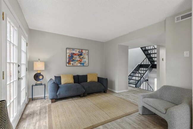 Building Photo - 6405 Chimney Creek Cir