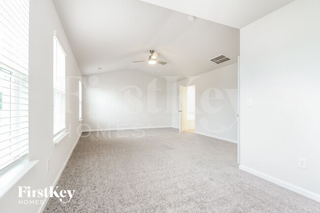 Building Photo - 3 Ramblehurst Rd