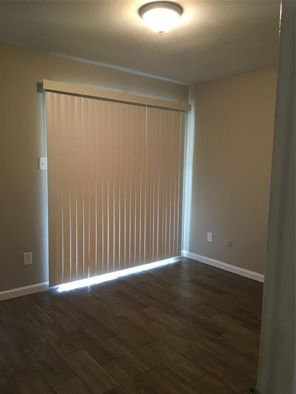 Building Photo - 5625 Antoine Dr