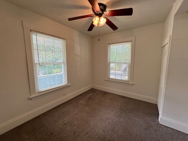 Building Photo - 440 Ingalton Ave