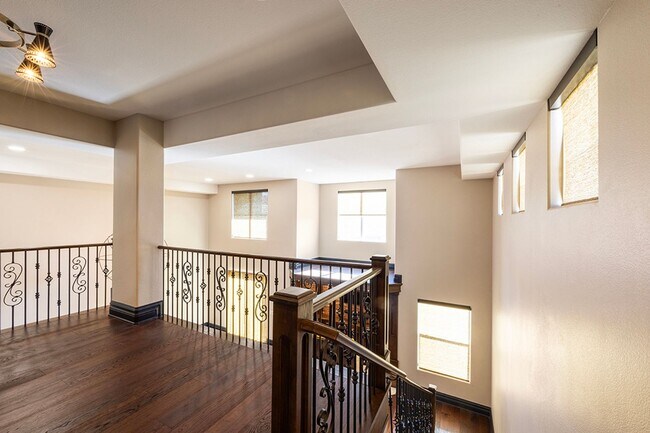 Building Photo - Manhattan Condo Penthouse