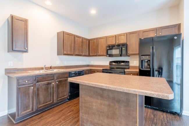 Building Photo - Huge, Open Floor Plan Townhome for RENT at Johnston Common Brownstones!