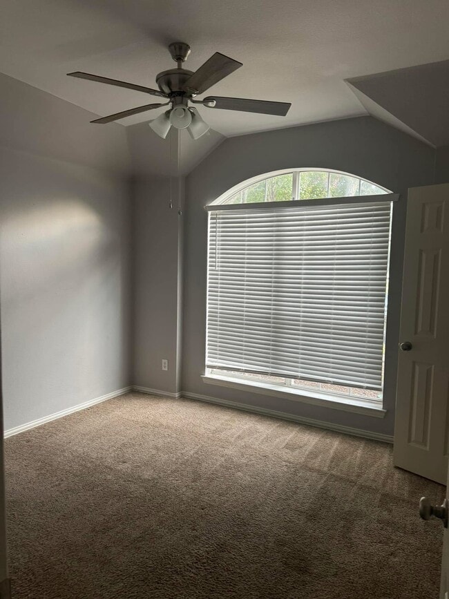 Building Photo - 1398 Forest Oaks Ct