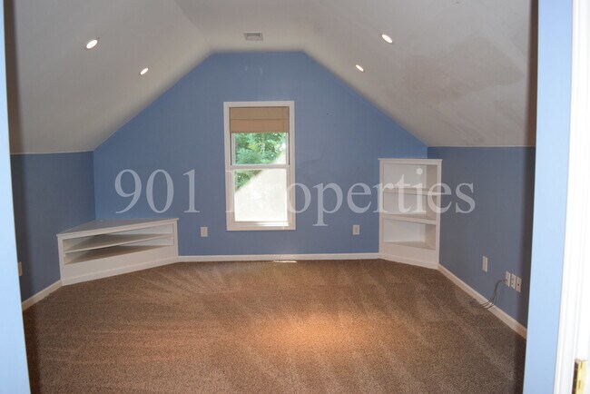 Building Photo - 598 Greenbank Dr